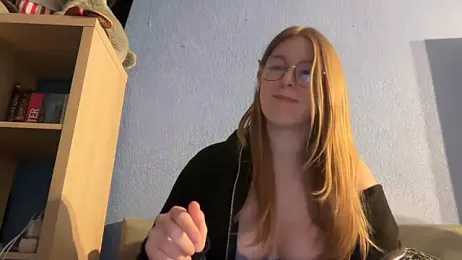 thepretiestgirlhere webcam stripchat model stream image