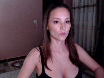 SarinnnaLuv webcam model stream image