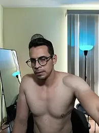 towers_j webcam stripchat model stream image