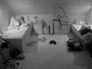 voyeurcam-julmodels-greybed-3 webcam model stream image