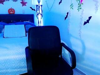 Sofia Woolf webcam model stream image