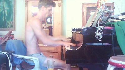 PianoTobe webcam cam4 model stream image