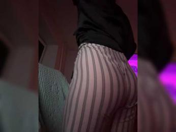 LollaDolly webcam model stream image