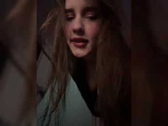 LollaDolly webcam model stream image