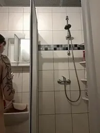 Milli-Kiss webcam model stream image