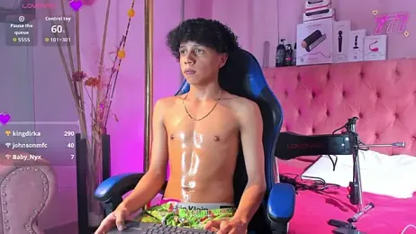 _taylor_black webcam stripchat model stream image