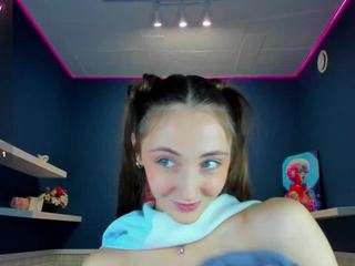 lexi-split webcam model stream image