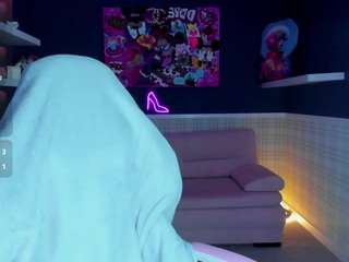 lexi-split webcam model stream image