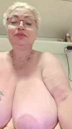LindaL69 webcam preview