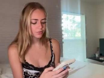 honeyyy95 webcam chaturbate model stream image