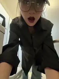 wemroudeyu webcam stripchat model stream image