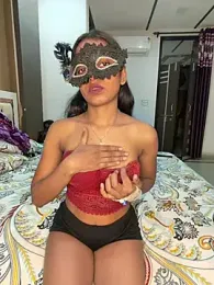 Too_yum_girl webcam model stream image