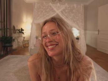 HeyBanana webcam bongacams model stream image