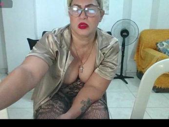 Hotmommyxxx webcam model stream image