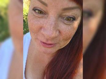 Flirt_Red webcam model stream image