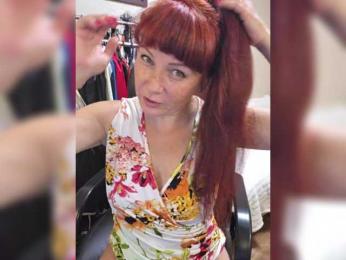 Flirt_Red webcam model stream image