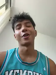 Leonarrrd_01 webcam model stream image