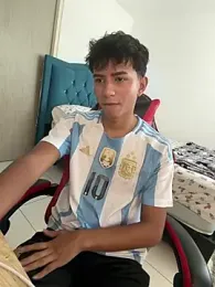 Leonarrrd_01 webcam model stream image