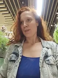 Exhibitionsplit webcam model stream image
