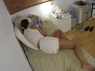 voyeurcam-julmodels-greybed-1 webcam model stream image