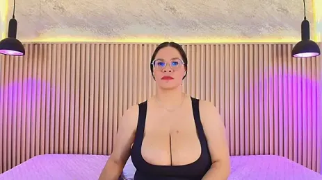 big_tits_in_your_face webcam model stream image