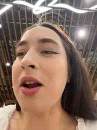 Holly_Play webcam model stream image