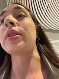 Holly_Play webcam model stream image