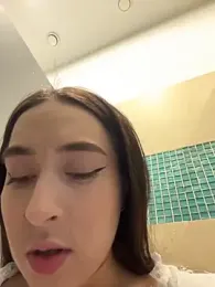 Holly_Play webcam model stream image