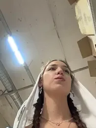 DollyTall webcam stripchat model stream image