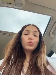 DollyTall webcam stripchat model stream image