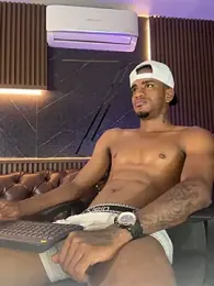 AaronCruz_ webcam model stream image