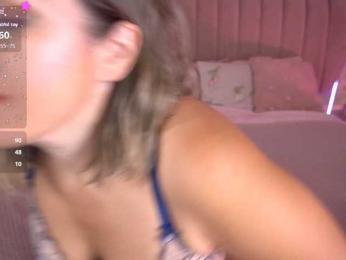 KiraRoxx webcam model stream image