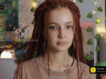 LisLy webcam model stream image