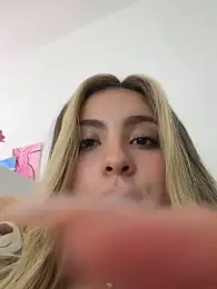 Cloee_Rainbow1 webcam stripchat model stream image