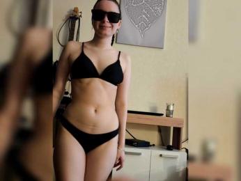 Lyoublue webcam model stream image