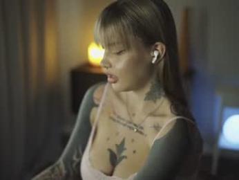 mileeena webcam model stream image