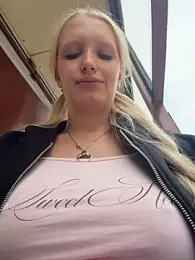 Mila_NoRules webcam model stream image