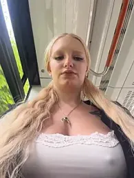 Mila_NoRules webcam model stream image