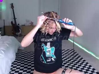 petitebrat chaturbate stream image, 31.05.2025 17:20