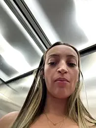 BelleLouiseVp stripchat stream image, 30.07.2025 12:00