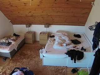 voyeurcam-julmodels-whitebed-2 camsoda stream image, 02.10.2025 03:00