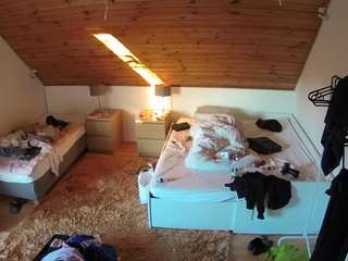 voyeurcam-julmodels-whitebed-2 camsoda stream image, 02.10.2025 03:00