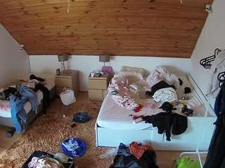 voyeurcam-julmodels-whitebed-2 camsoda stream image, 09.10.2025 18:00