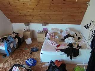 voyeurcam-julmodels-whitebed-2 camsoda stream image, 09.10.2025 18:00