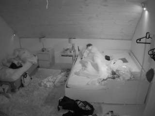 voyeurcam-julmodels-whitebed-2 camsoda stream image, 10.11.2025 22:00