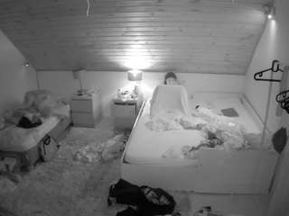 voyeurcam-julmodels-whitebed-2 camsoda stream image, 10.11.2025 22:00