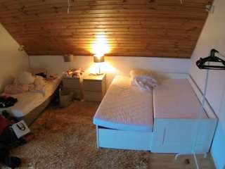 voyeurcam-julmodels-whitebed-2 camsoda stream image, 15.12.2025 00:50