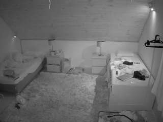 voyeurcam-julmodels-whitebed-2 camsoda stream image, 21.01.2026 14:30