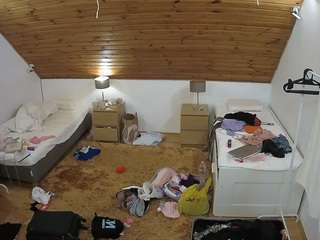 voyeurcam-julmodels-whitebed-2 camsoda stream image, 21.01.2026 14:30