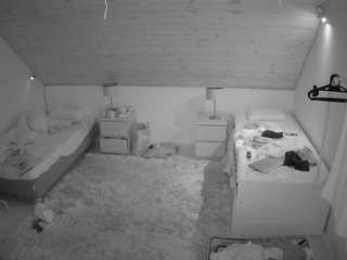 voyeurcam-julmodels-whitebed-2 camsoda stream image, 21.01.2026 14:30
